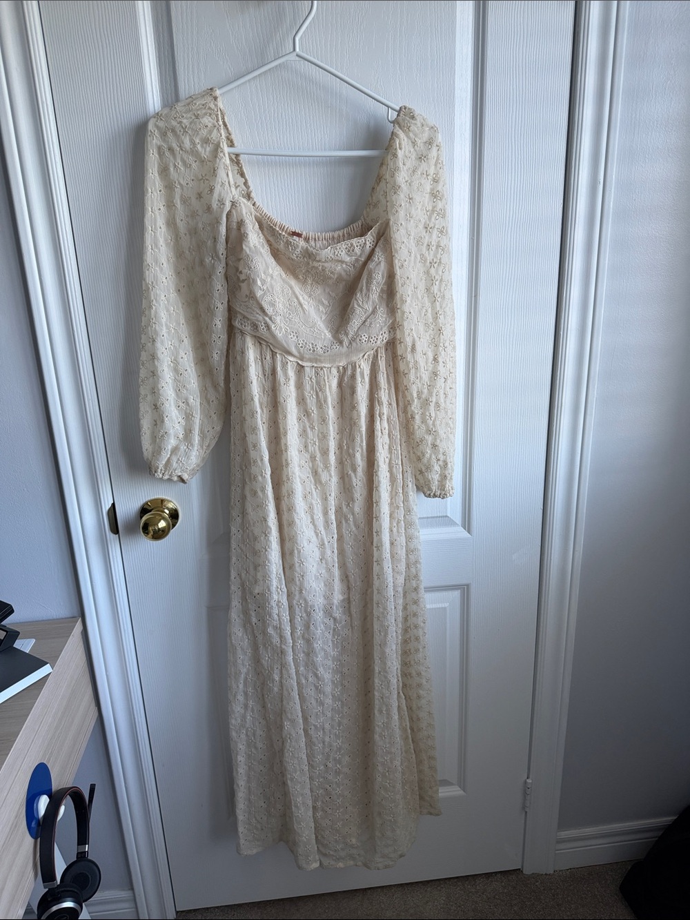 Elegant Cream Lace Maxi Dress with Puff Sleeves